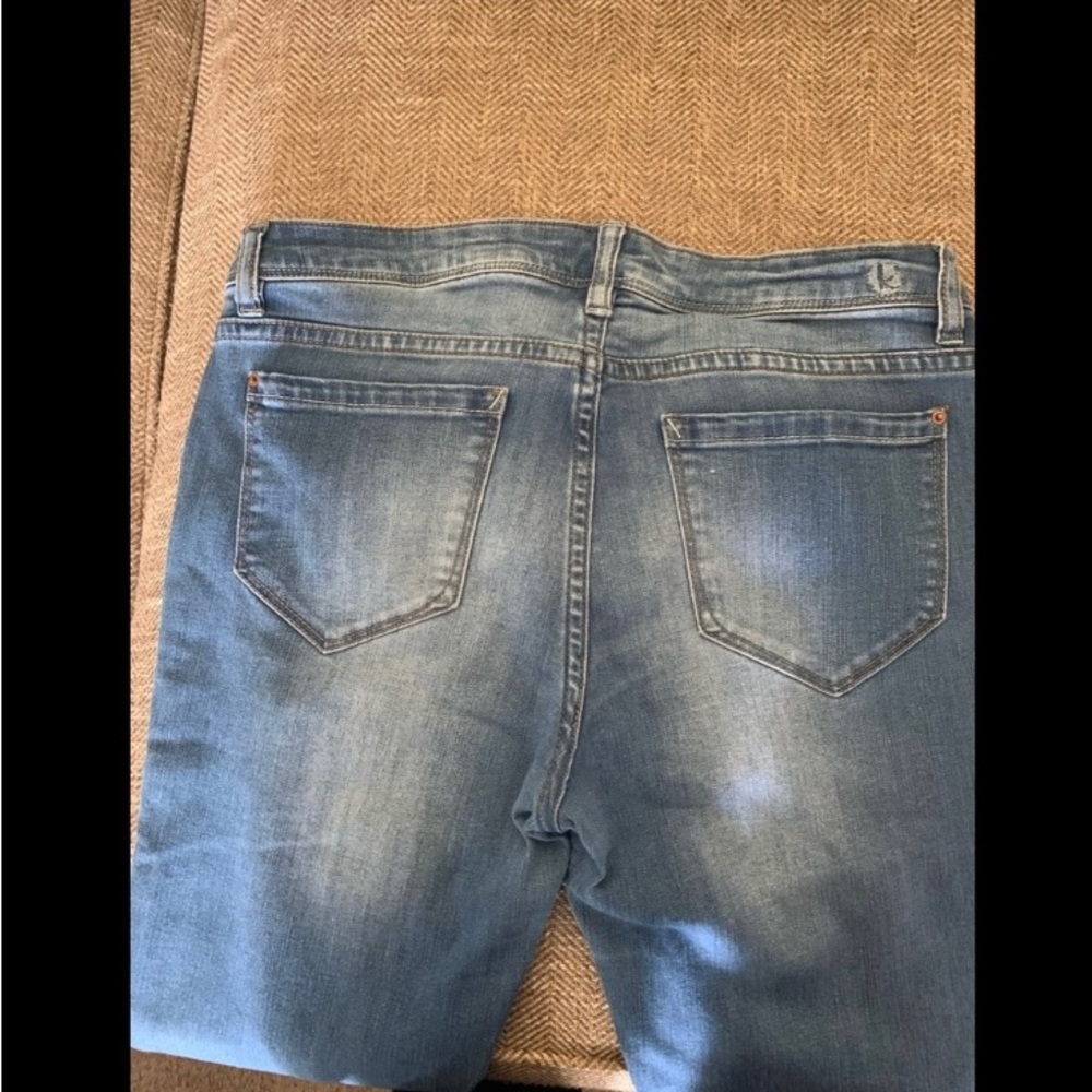 Excellent Preowned Condition Kensie Distressed High Rise distressed Jeans Size 8